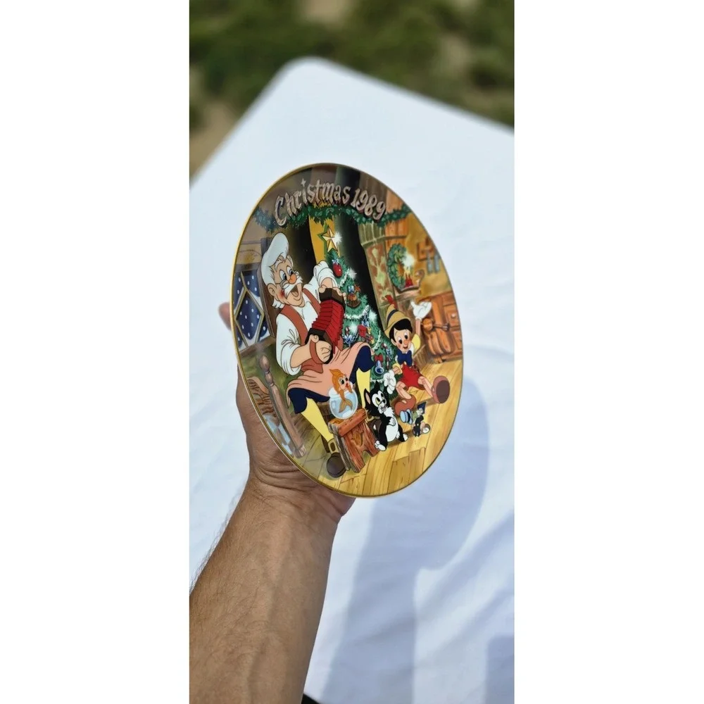 Limited Editions Disney 1989 Christmas Plate Fifth Edition 